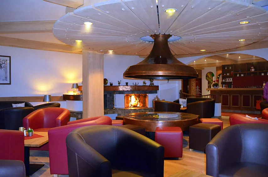 lobby_1.jpg
